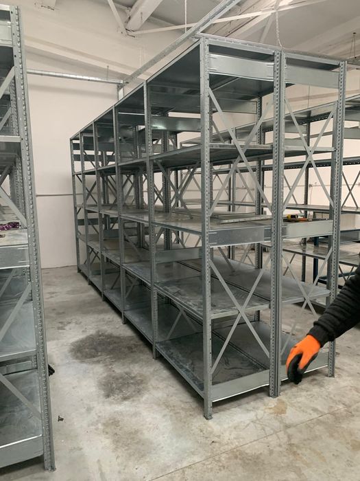 Rafturi metalice pentru depozitare manuala și arhiva