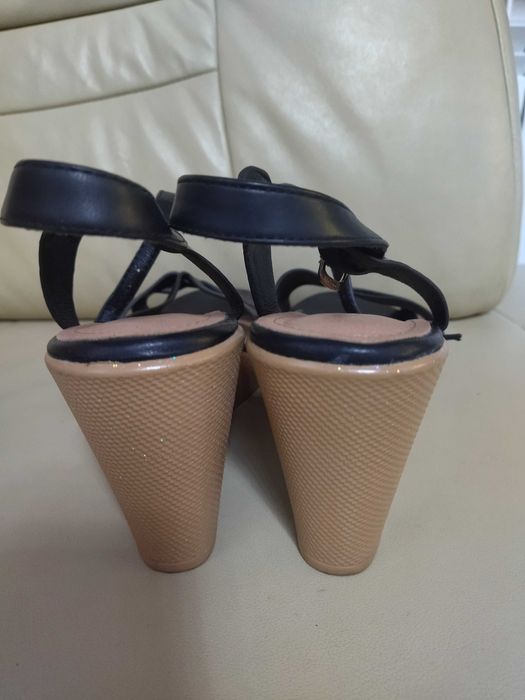 Босоножки новые, размер 38