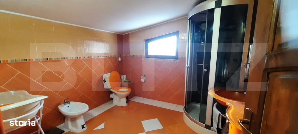 Casa de vanzare, 202 mp, zona Micro 17