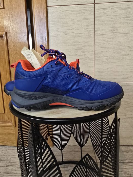 Bocanci munte, drumetie, trekking shoes North Face, marime 38.5