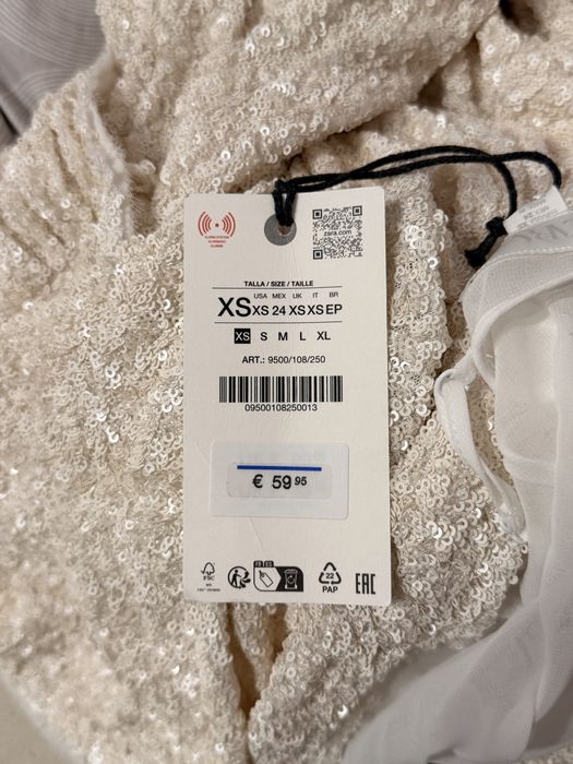 Рокля Zara чисто нова с гол гръб