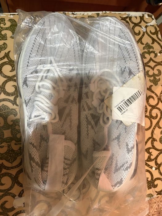 Продам новые кросовки