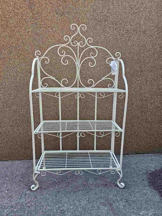 Метална етажерка