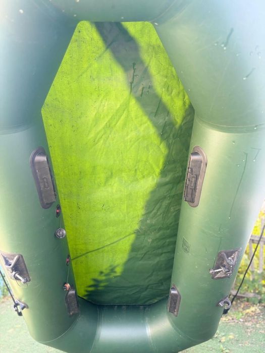 Лодка в отличном состоянии .без торга .латок камней коряг не видела.бу