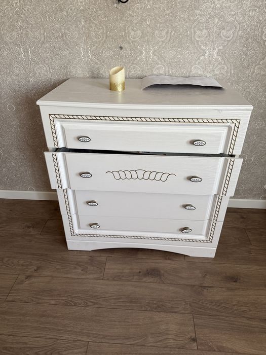 Шкаф трехдверный  и комод