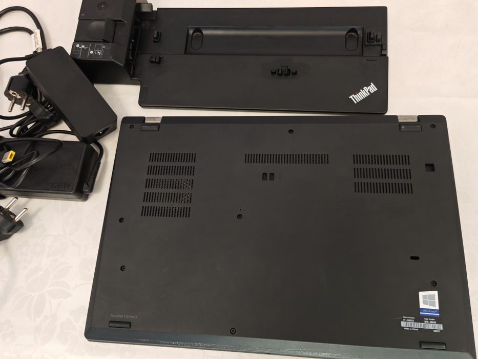 Lenovo ThinkPad T15 Gen 1 - i5 + докинг станция /  ОТЛИЧЕН