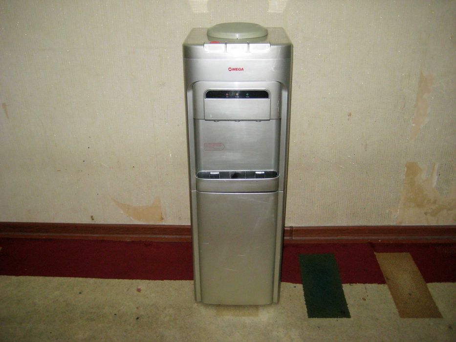 Кулер 3+1 музлатгичли компрессорли иссик ва совук сув учун зур ишлиди!