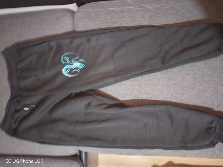 Зимен комплект от панталон и суичър