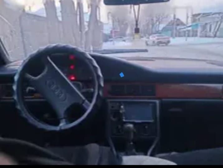 Продаю Ауди 100 год выпуска 1990