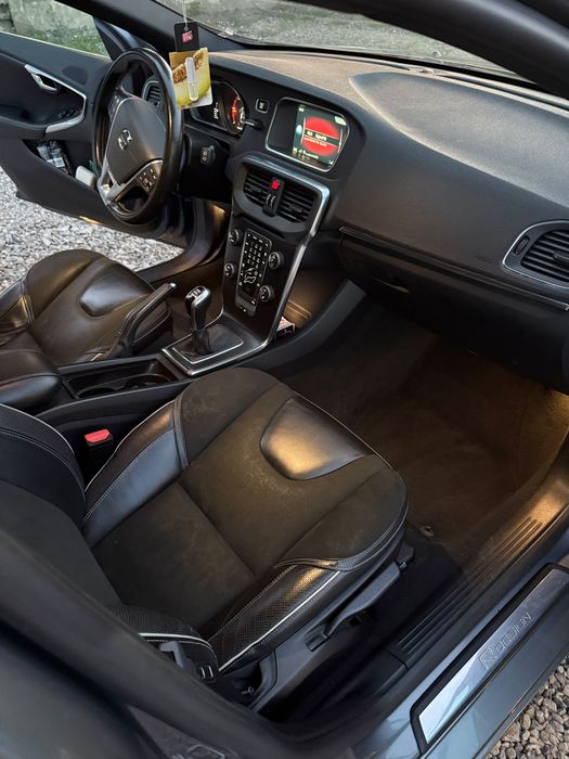 Volvo V40 D3 2.0 Diesel 150 CP | 2017 | 103.000 km | Foarte bine întreținut