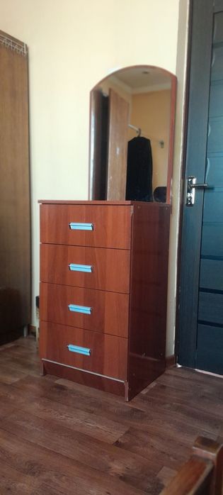 Комод с зеркалом