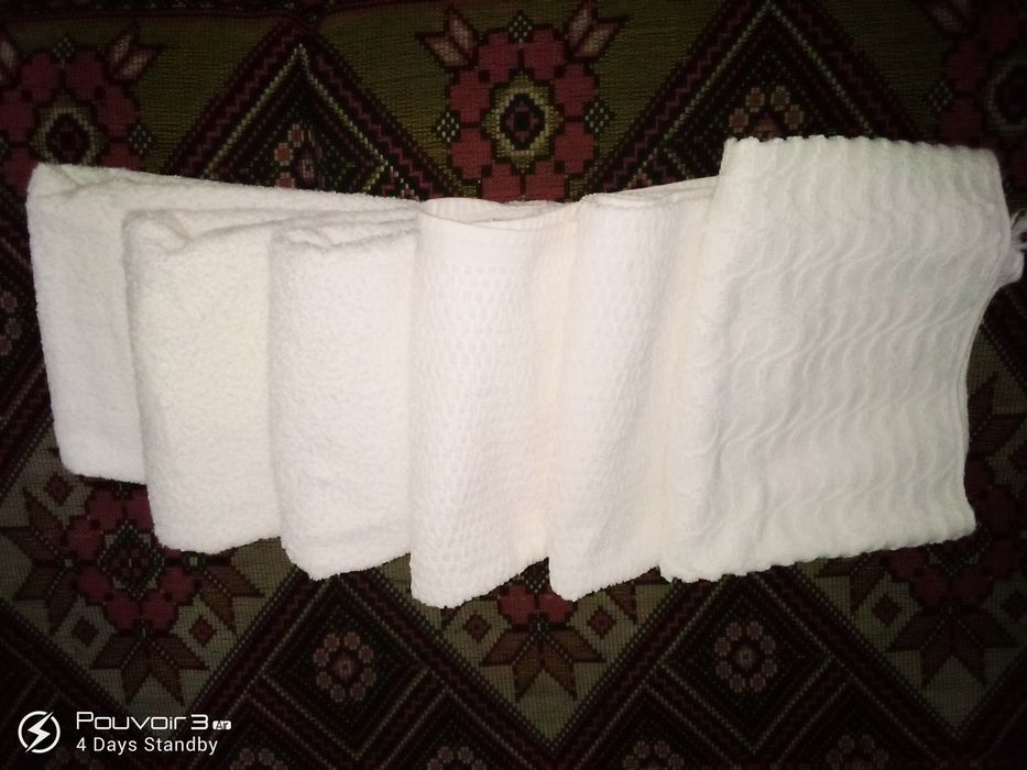 Набор белых полотенец махровые