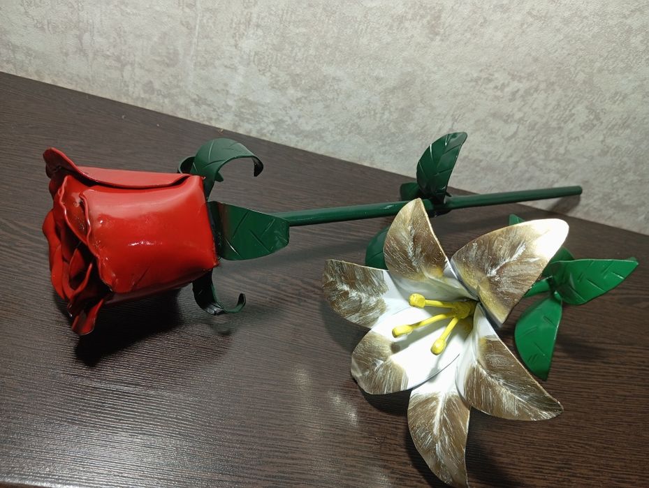 Продам кованые цветы из металла