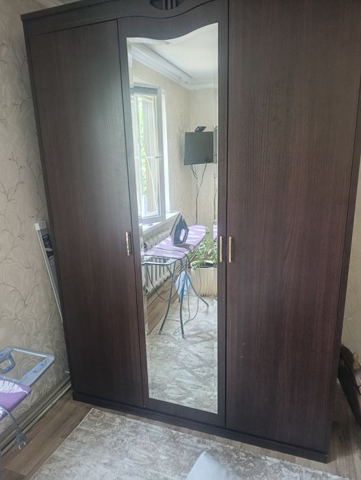 Продам трехстворчатый шифоньер