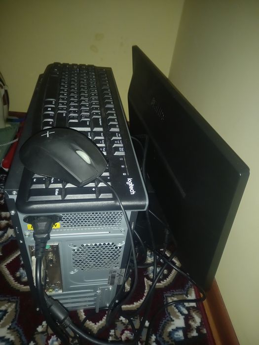 Kompyuter plippis yangidek