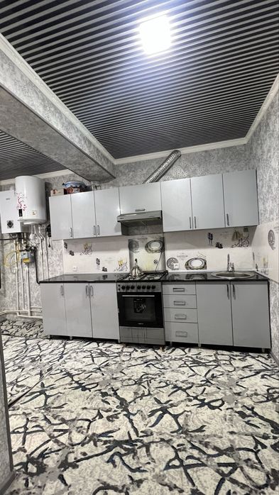 Kvartira sotiladi 2xona 1etaj skvaznoy