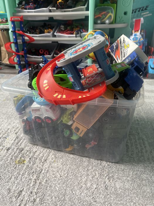 Контейнер с машинками