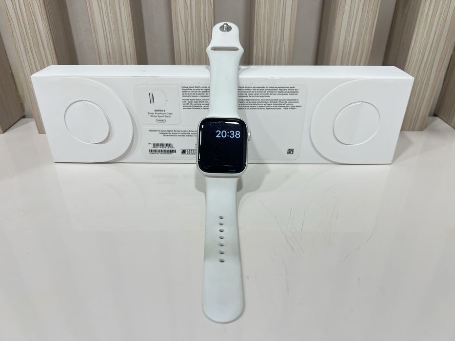 Apple Watch Series 6 44 mm – Pachet complet - Alb