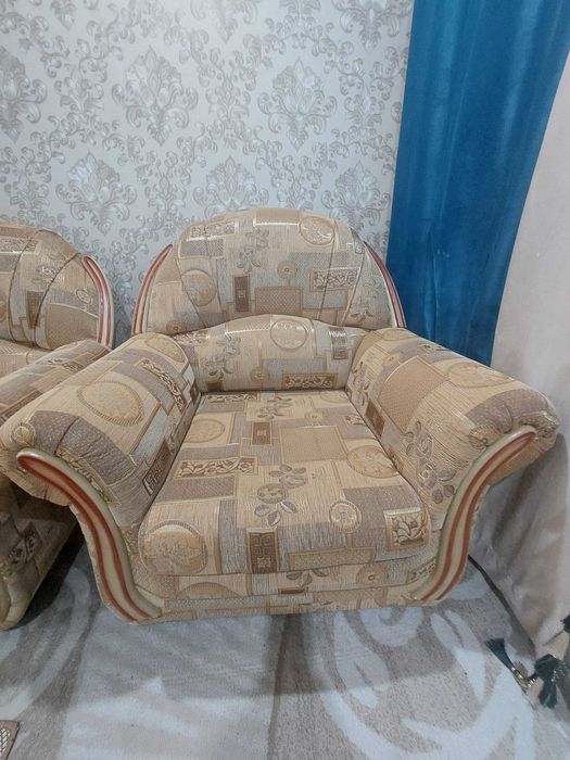 Продам диван 3.2.1 в хорошем состоянии !