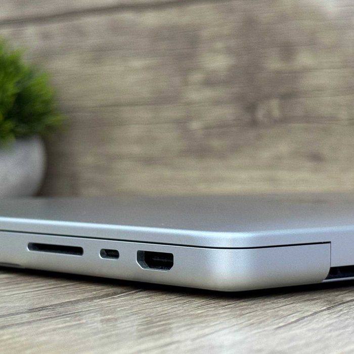 как новый MacBook Pro 14 M5 / 16Gb / 512Gb Silver
