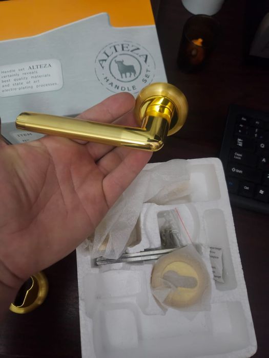 Ручка на дверь продам