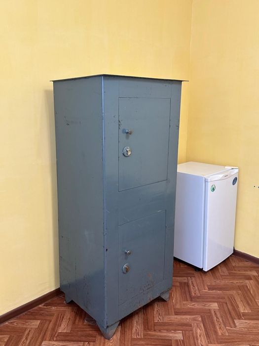 Продается металлический шкаф