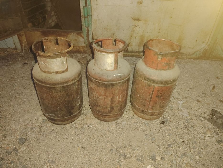 Пустые газовые балоны