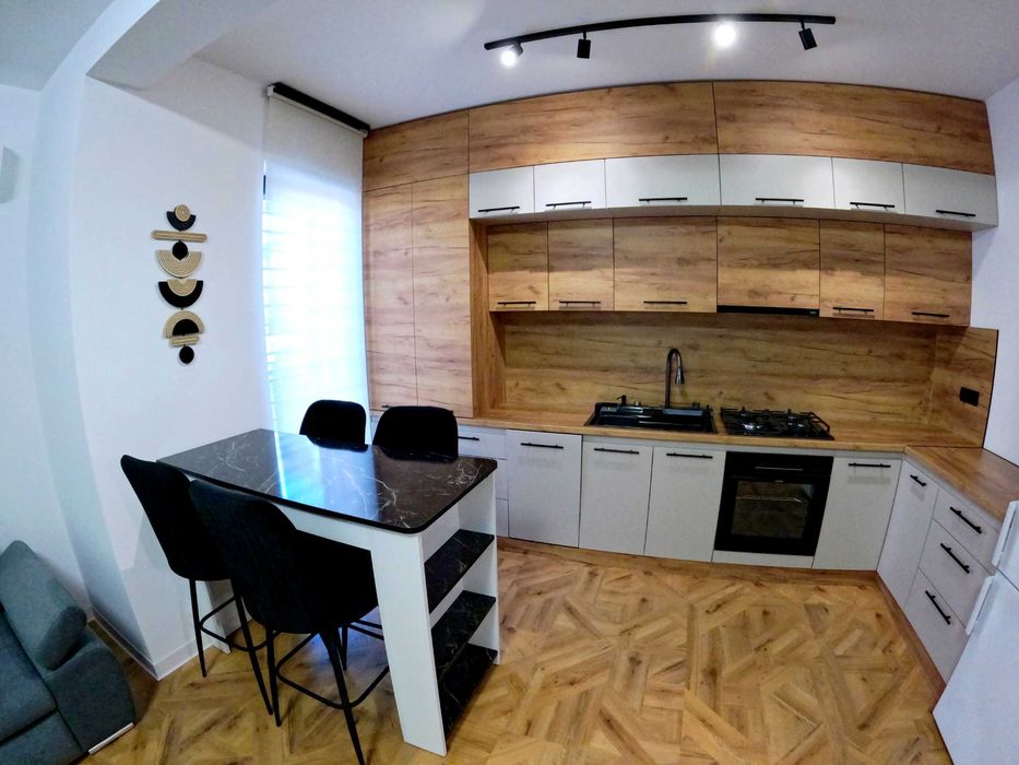 Închiriez apartament cu 2 camere