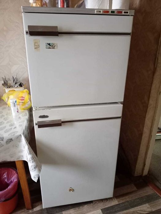 Продаю 2 телевизора и холодильник б\у