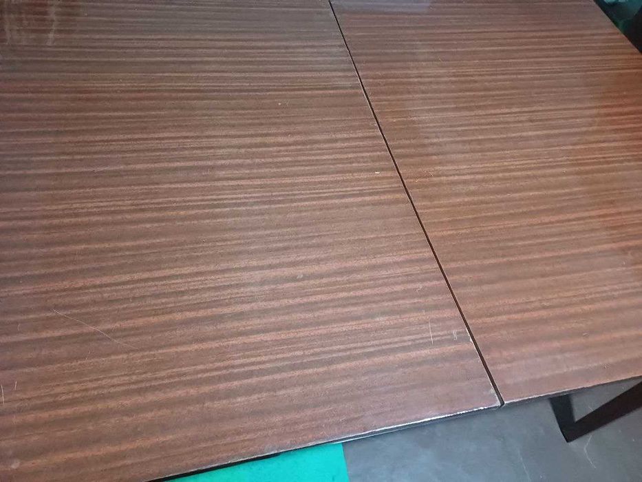 Продается лакированный большой стол