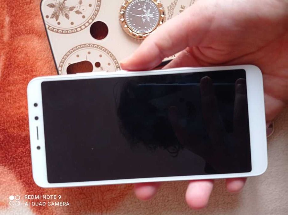 Телефон Xiaomi Redmi S2 32GB с различни видове нови калъфчета