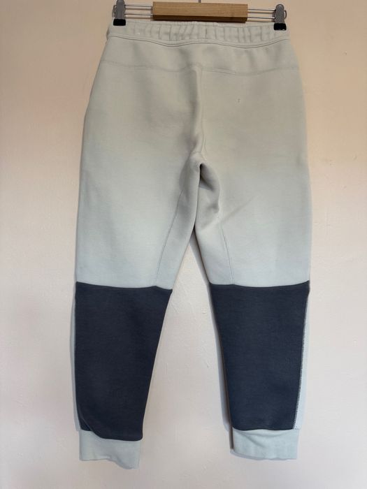 Детски долнища Nike Tech Fleece.