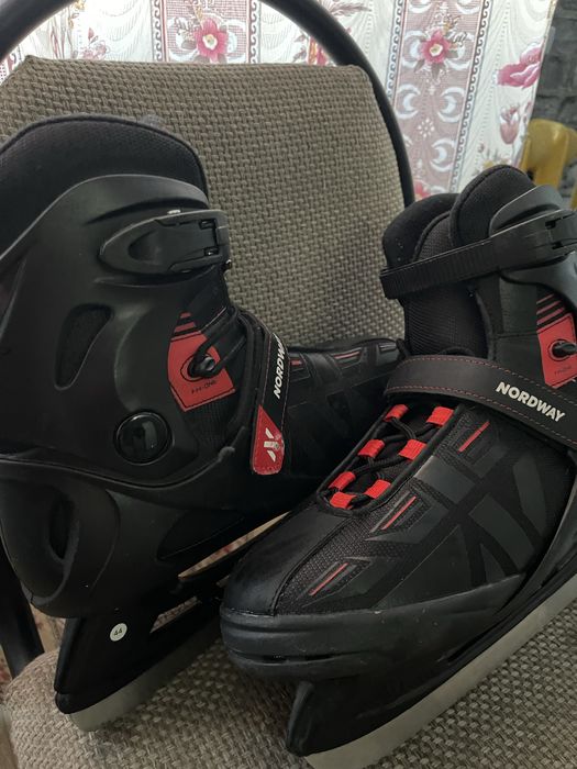 Продам коньки 44р