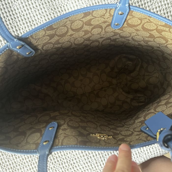 Geanta noua Coach reversibila tote in signature canvas peony print