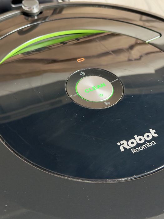 iRobot Roomba – робот прахосмукачка, работеща, с докинг станция