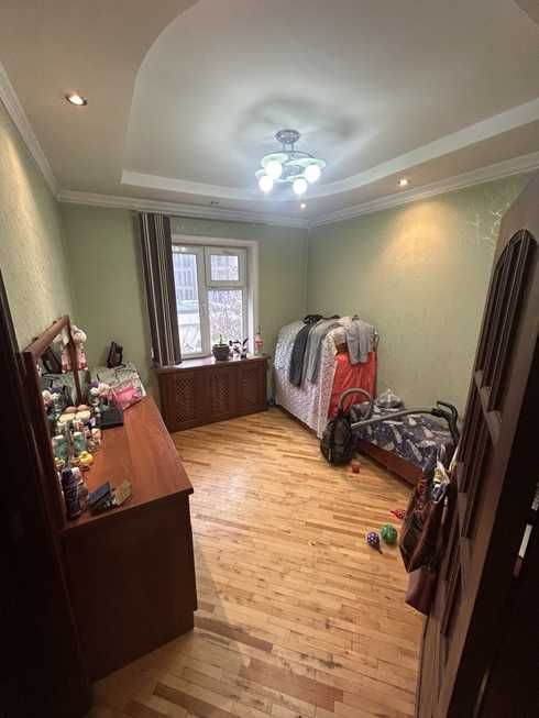 Продаётся 5-комнатная квартира на ул. Мустакиллик (Дархан)