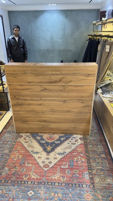 Dokon uchun mebellar stilaj oyna stol shkaf