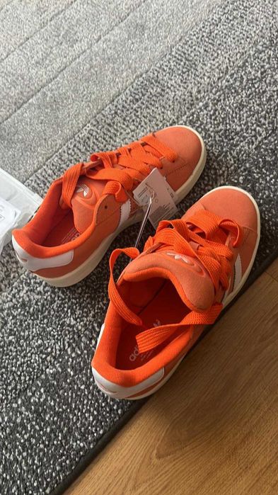 Продавам дамски маратонки Adidas