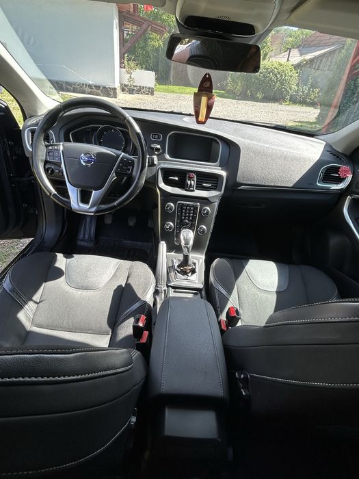 Volvo V40 D2 2013