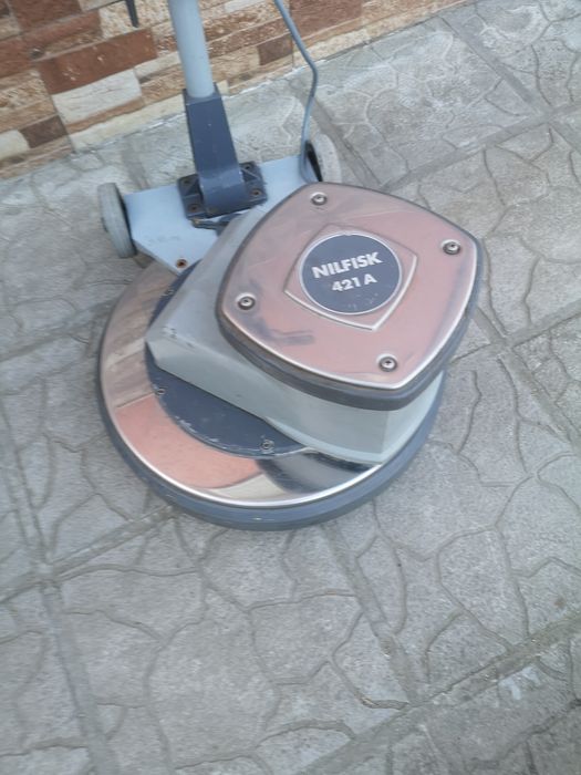 Nilfisk 421 A Машина за Пране на Килими Полиране  Почистване Шлайфане