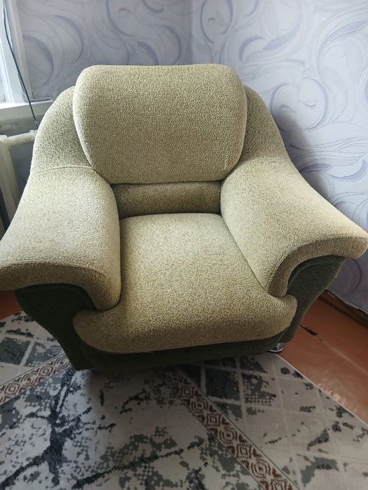 Прдам Диван с креслом