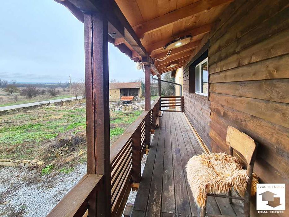 140332 Каменна къща с просторен двор и кладенец в с. Горна Липница