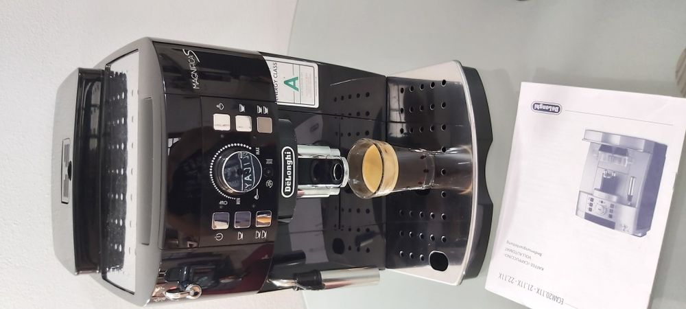 Expresor Aparat de cafea Delonghi magnifica S