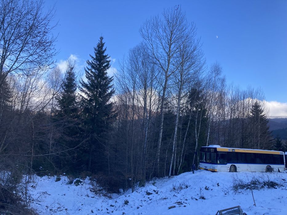 Vand 2 terenuri intravilane si proiect locuinta mobila