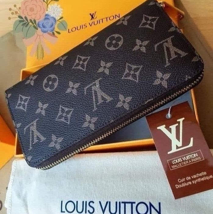 Geanta +portofel Louis Vuitton, super model, super calitate, saculet