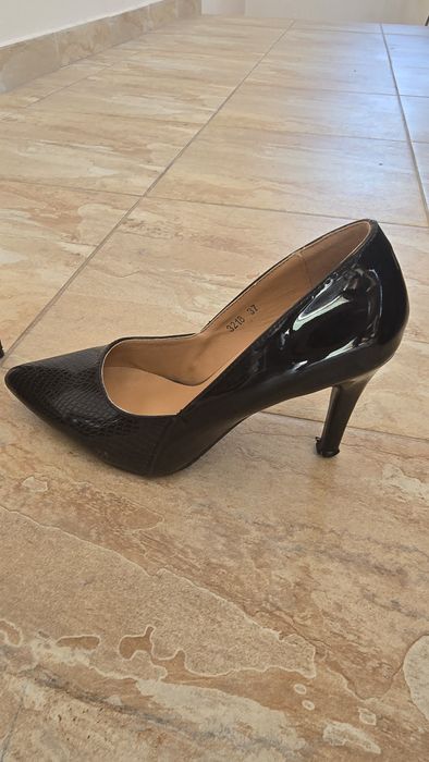 Pantofi eleganti
