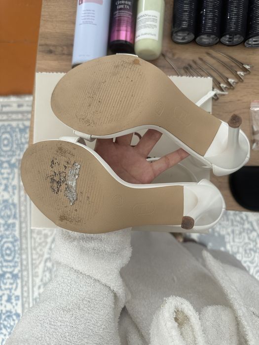 Босоножки белые Kari