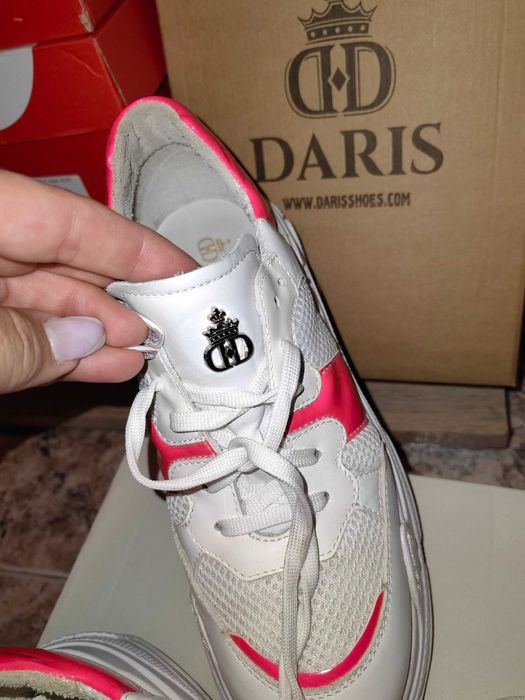 Дамски маратонки - бели