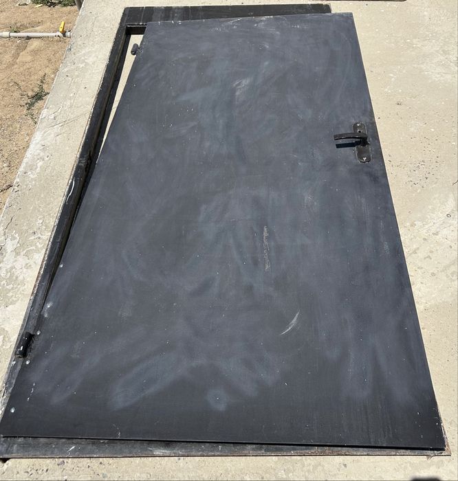 Двери железные б/у