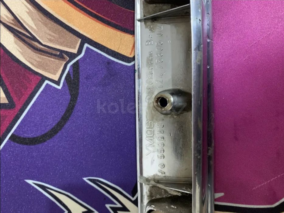 Молдинги багажник W124